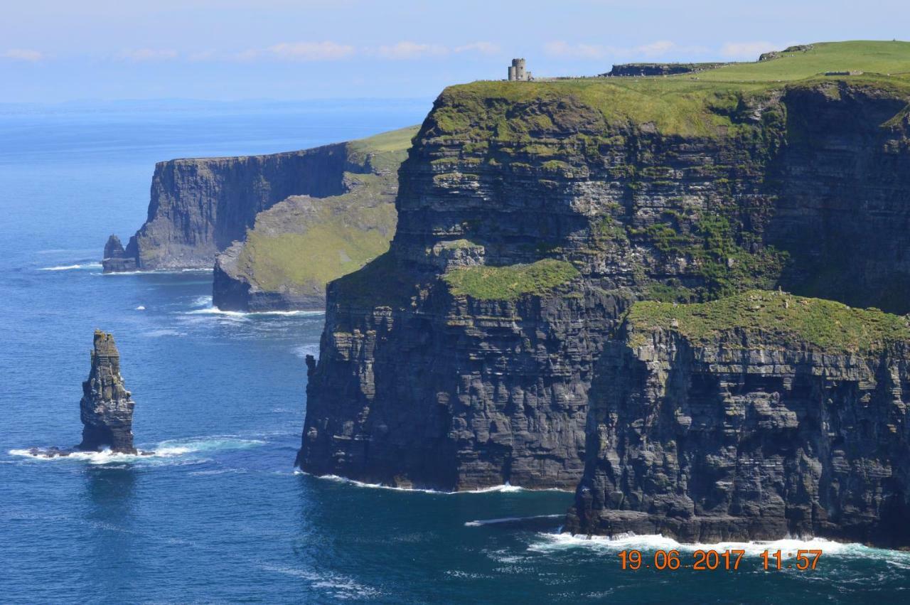 Sea Breeze Apartment Doolin Bagian luar foto